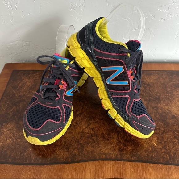 New Balance 750 V1 Sneakers Runners Vibrant Athletic Black & Yellow Size 6 - Picture 2 of 9